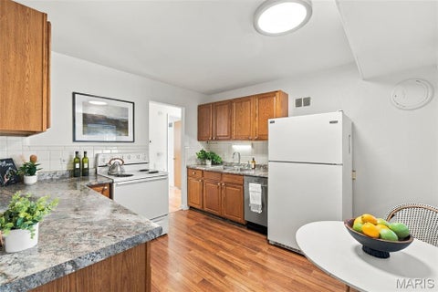 Tiny photo for 713 Huntwood Lane, Kirkwood, MO 63122 (MLS # 26064964)