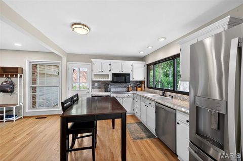 Tiny photo for 404 Oakmont Circle, Ballwin, MO 63011 (MLS # 26030788)