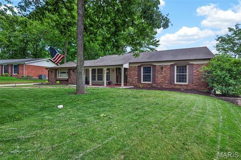 Tiny photo for 404 Oakmont Circle, Ballwin, MO 63011 (MLS # 26030788)