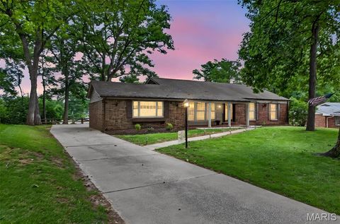 Tiny photo for 404 Oakmont Circle, Ballwin, MO 63011 (MLS # 26030788)