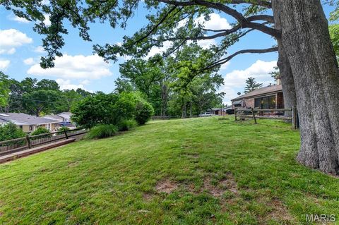 Tiny photo for 404 Oakmont Circle, Ballwin, MO 63011 (MLS # 26030788)