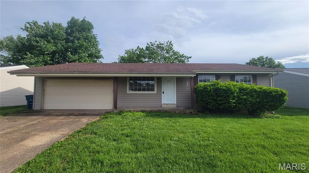 Photo of 2811 Vineyard Drive, Arnold, MO 63010 (MLS # 26024971)