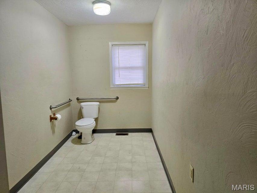 n/a - Commercial Sale