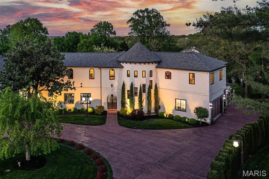 Photo of 604 Glyn Cagny Road, Ballwin, MO 63021 (MLS # 26022890)