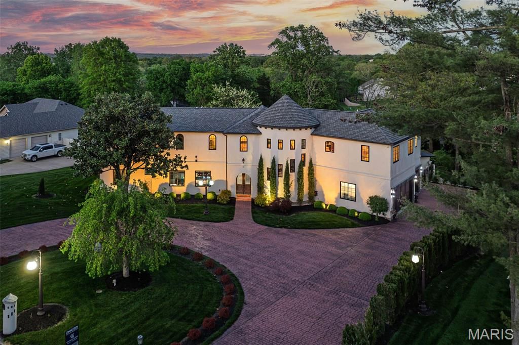 Photo of 604 Glyn Cagny Road, Ballwin, MO 63021 (MLS # 26022890)