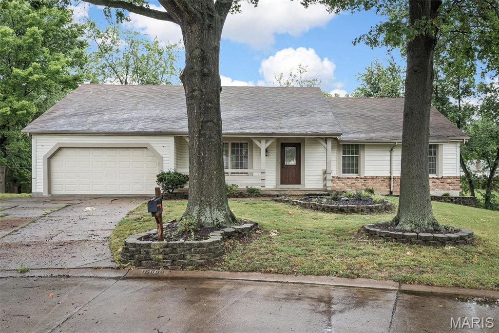 Photo of 15699 Iron Lake Court, Chesterfield, MO 63017 (MLS # 26050161)
