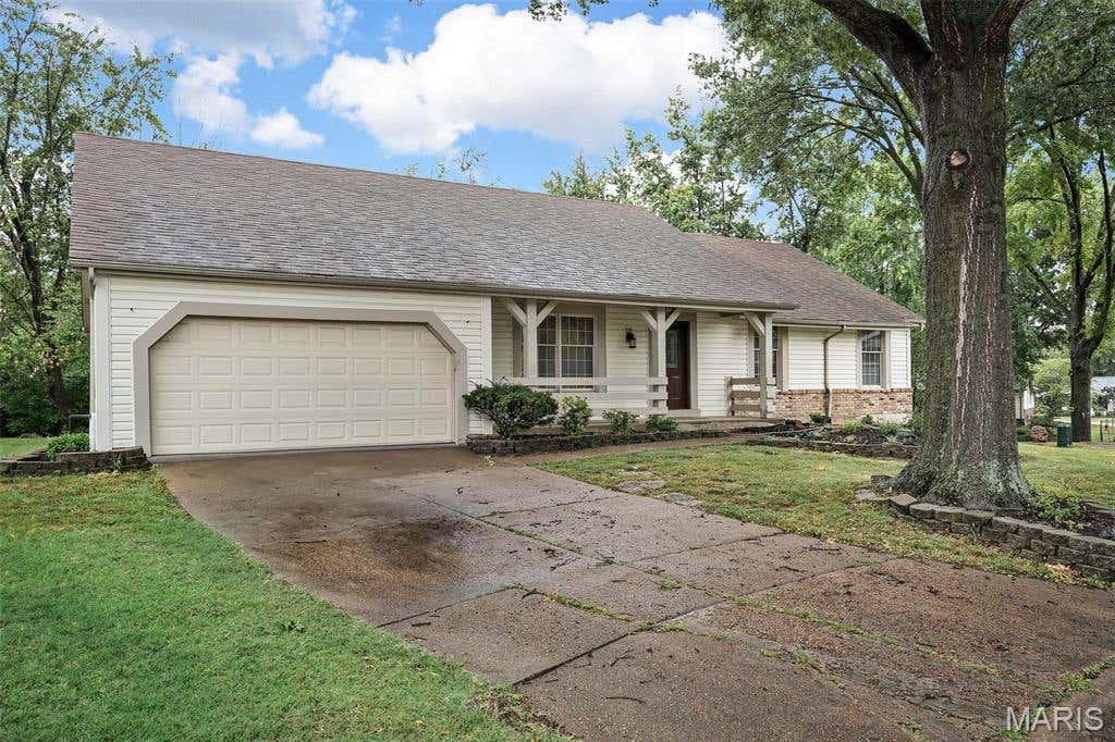 Photo of 15699 Iron Lake Court, Chesterfield, MO 63017 (MLS # 26050161)