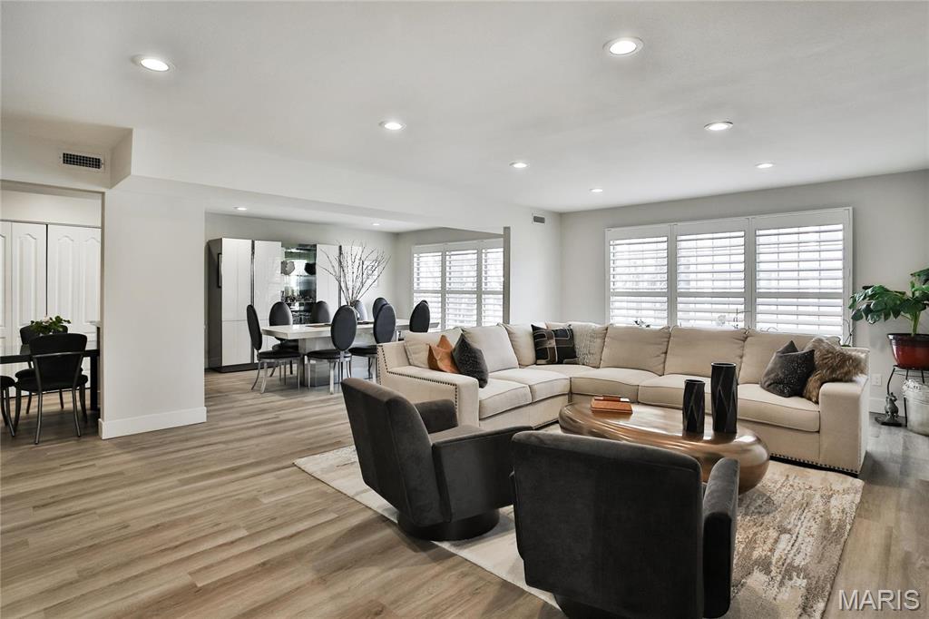 Creve Coeur, Missouri 63141, United States, 3 Bedrooms Bedrooms, ,2 BathroomsBathrooms,Residential,Active,181995