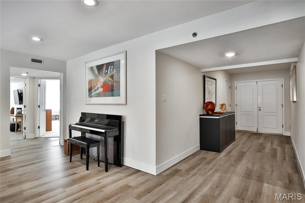 Creve Coeur, Missouri 63141, United States, 3 Bedrooms Bedrooms, ,2 BathroomsBathrooms,Residential,Active,181995