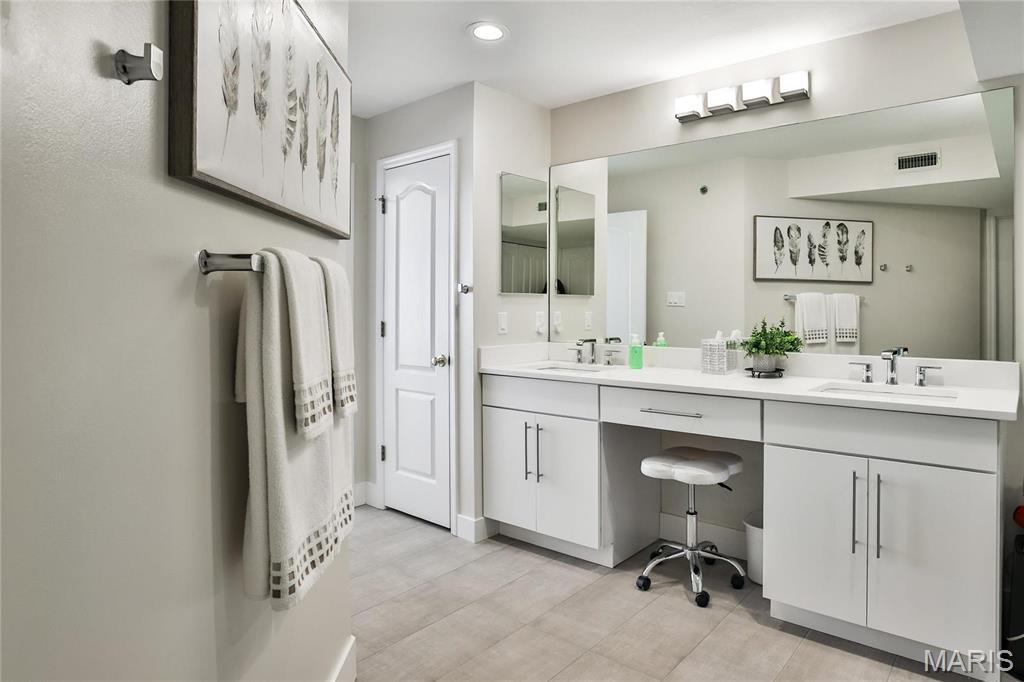 Creve Coeur, Missouri 63141, United States, 3 Bedrooms Bedrooms, ,2 BathroomsBathrooms,Residential,Active,181995