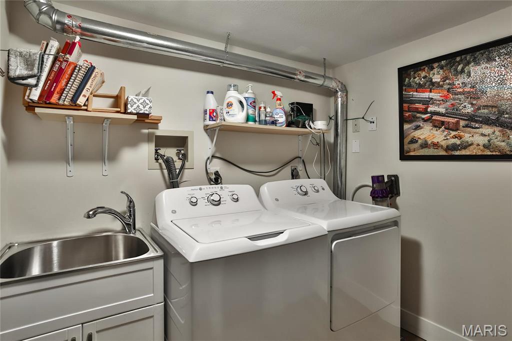 Creve Coeur, Missouri 63141, United States, 3 Bedrooms Bedrooms, ,2 BathroomsBathrooms,Residential,Active,181995