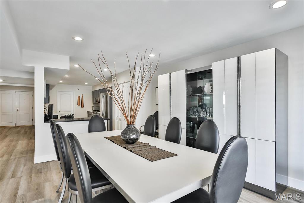 Creve Coeur, Missouri 63141, United States, 3 Bedrooms Bedrooms, ,2 BathroomsBathrooms,Residential,Active,181995