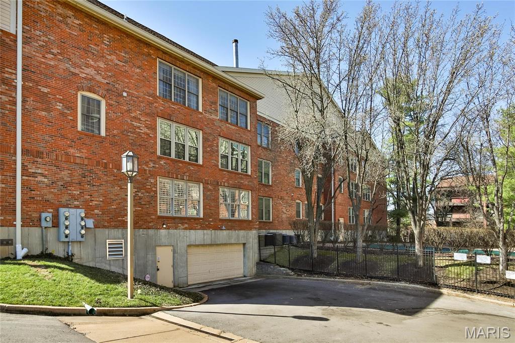 Creve Coeur, Missouri 63141, United States, 3 Bedrooms Bedrooms, ,2 BathroomsBathrooms,Residential,Active,181995