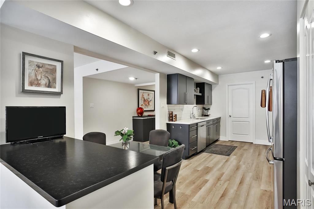 Creve Coeur, Missouri 63141, United States, 3 Bedrooms Bedrooms, ,2 BathroomsBathrooms,Residential,Active,181995