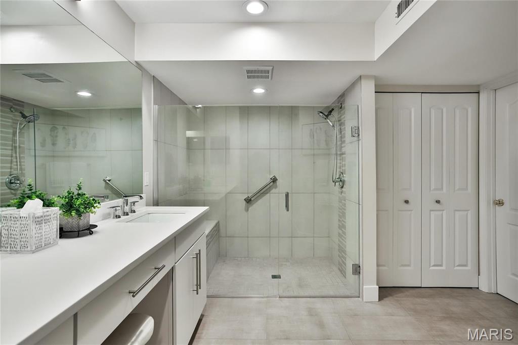 Creve Coeur, Missouri 63141, United States, 3 Bedrooms Bedrooms, ,2 BathroomsBathrooms,Residential,Active,181995