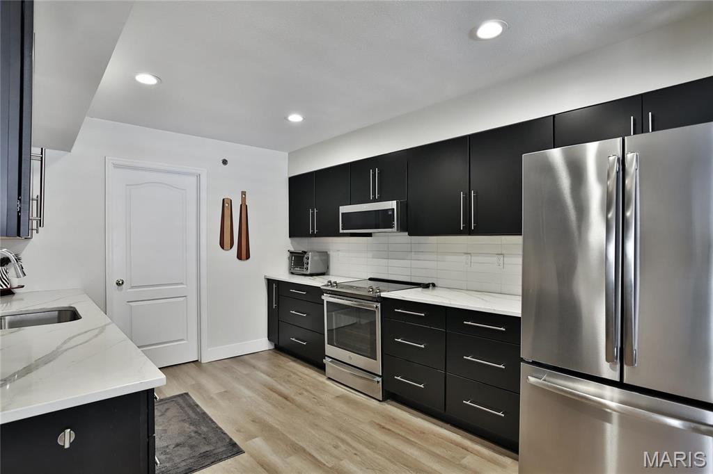 Creve Coeur, Missouri 63141, United States, 3 Bedrooms Bedrooms, ,2 BathroomsBathrooms,Residential,Active,181995