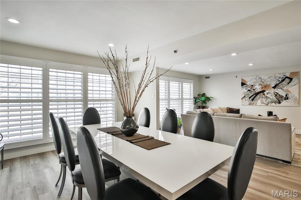 Creve Coeur, Missouri 63141, United States, 3 Bedrooms Bedrooms, ,2 BathroomsBathrooms,Residential,Active,181995