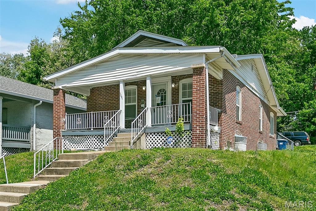Photo of 7001 Edison Avenue, Velda Village, MO 63121 (MLS # 26025128)