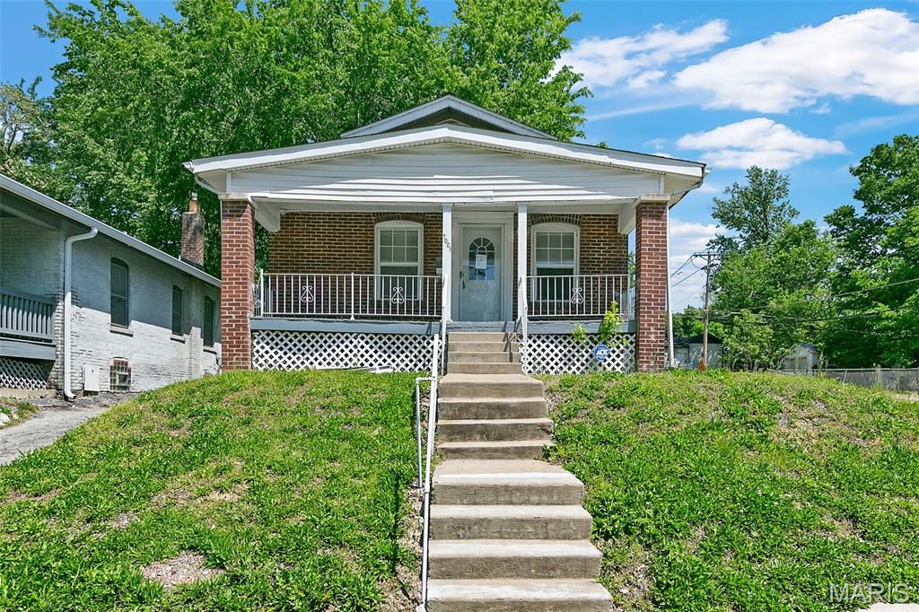 Photo of 7001 Edison Avenue, Velda Village, MO 63121 (MLS # 26025128)