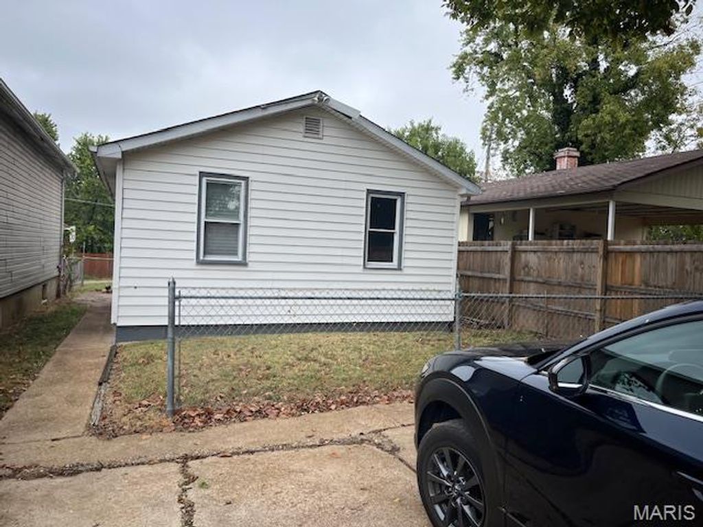 Photo of 9604 Gentry Avenue, Unincorporated, MO 63125 (MLS # 25068223)