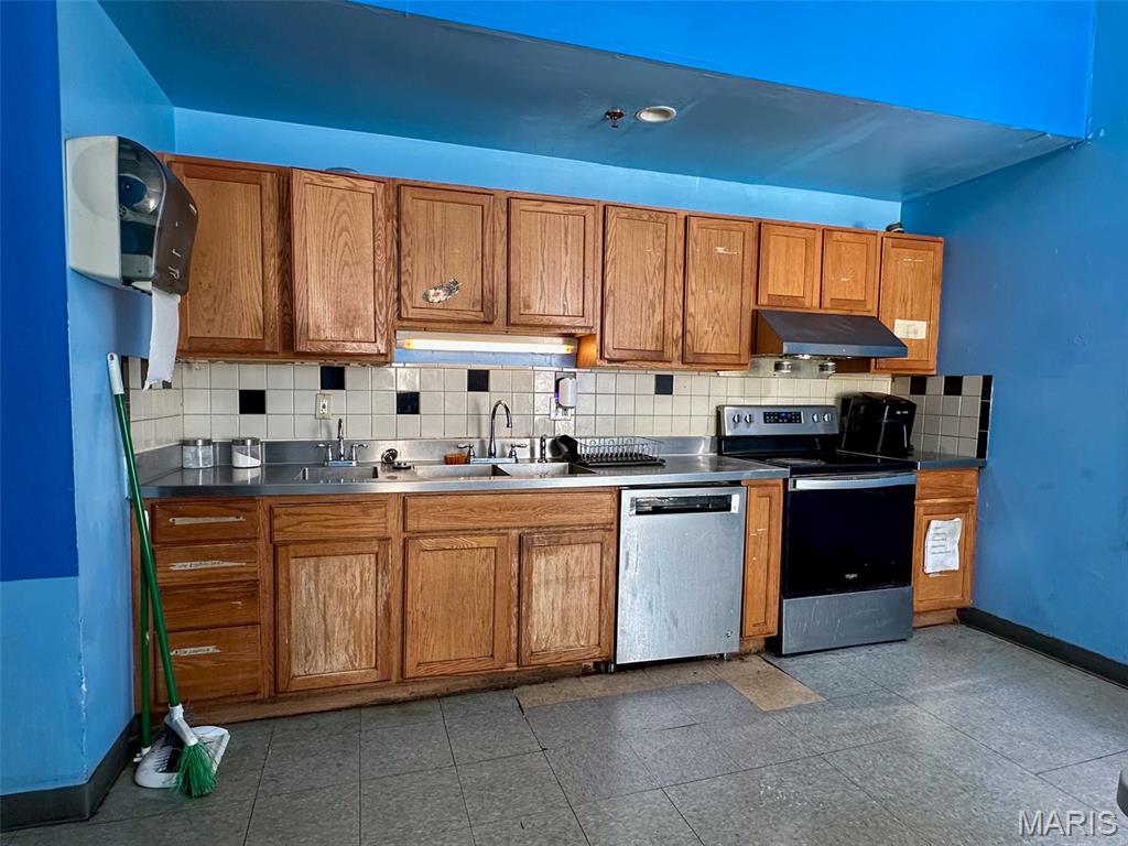 4232 W Pine Boulevard