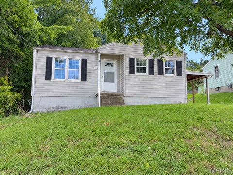 Photo of 910 N Sprigg Street, Cape Girardeau, MO 63701 (MLS # 26056042)