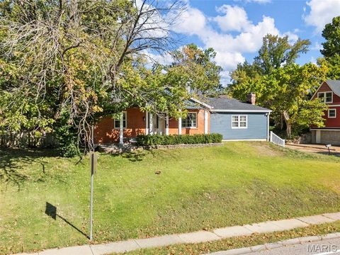 Tiny photo for 1001 Barberry Lane, Kirkwood, MO 63122 (MLS # 26007221)