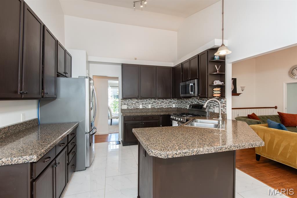 Ballwin, Missouri 63021, United States, 4 Bedrooms Bedrooms, ,3 BathroomsBathrooms,Residential,Pending,222787