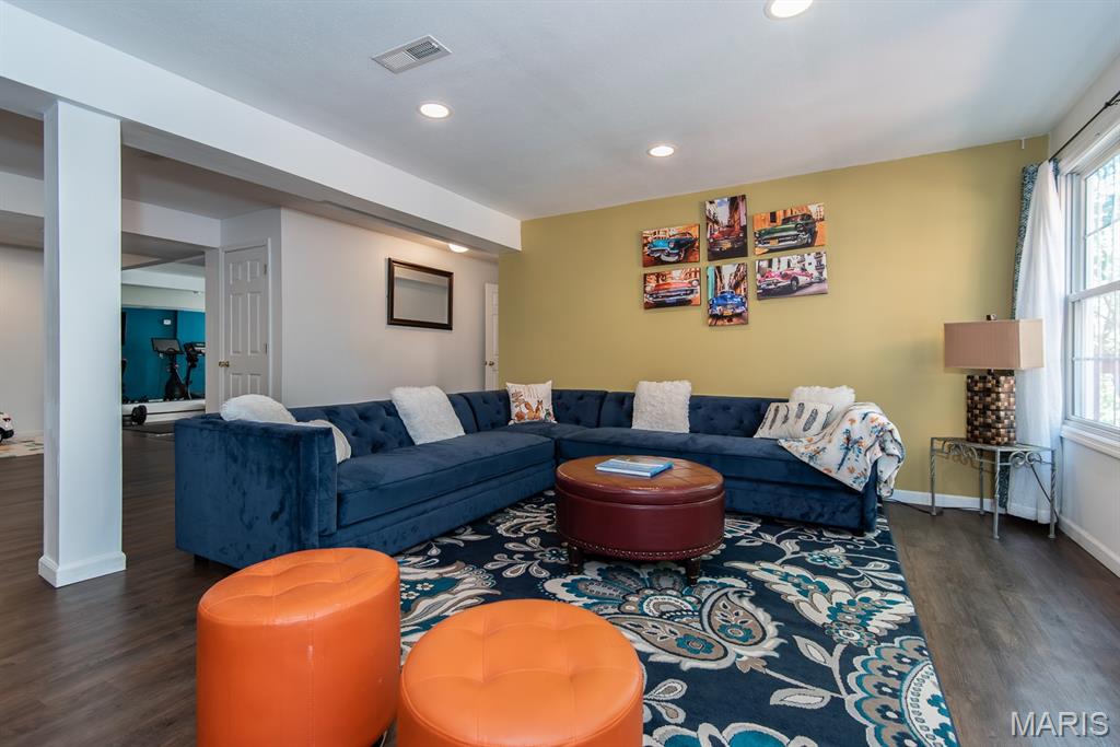 Ballwin, Missouri 63021, United States, 4 Bedrooms Bedrooms, ,3 BathroomsBathrooms,Residential,Pending,222787