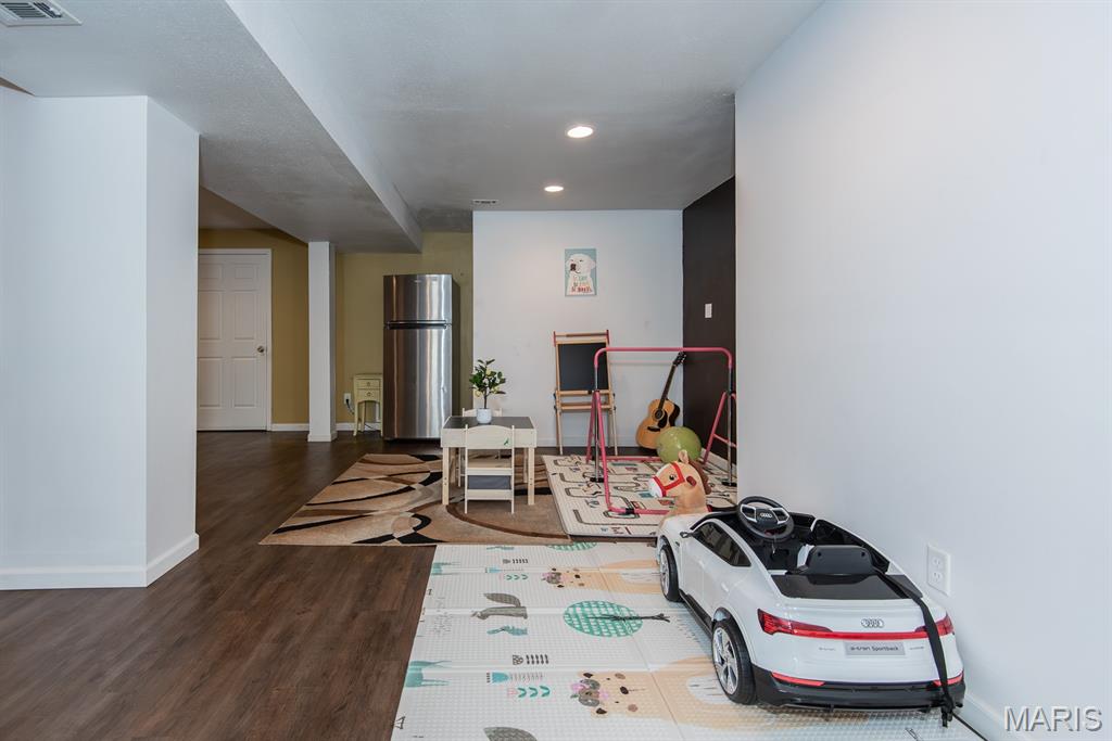 Ballwin, Missouri 63021, United States, 4 Bedrooms Bedrooms, ,3 BathroomsBathrooms,Residential,Pending,222787