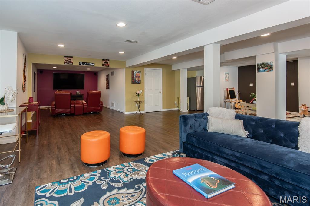 Ballwin, Missouri 63021, United States, 4 Bedrooms Bedrooms, ,3 BathroomsBathrooms,Residential,Pending,222787