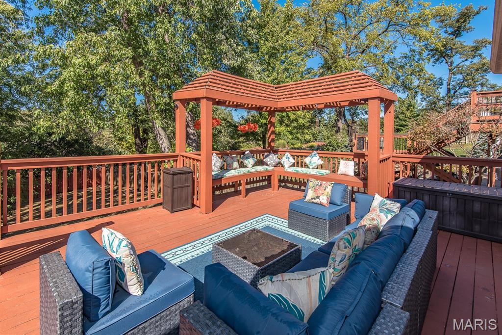 Ballwin, Missouri 63021, United States, 4 Bedrooms Bedrooms, ,3 BathroomsBathrooms,Residential,Pending,222787