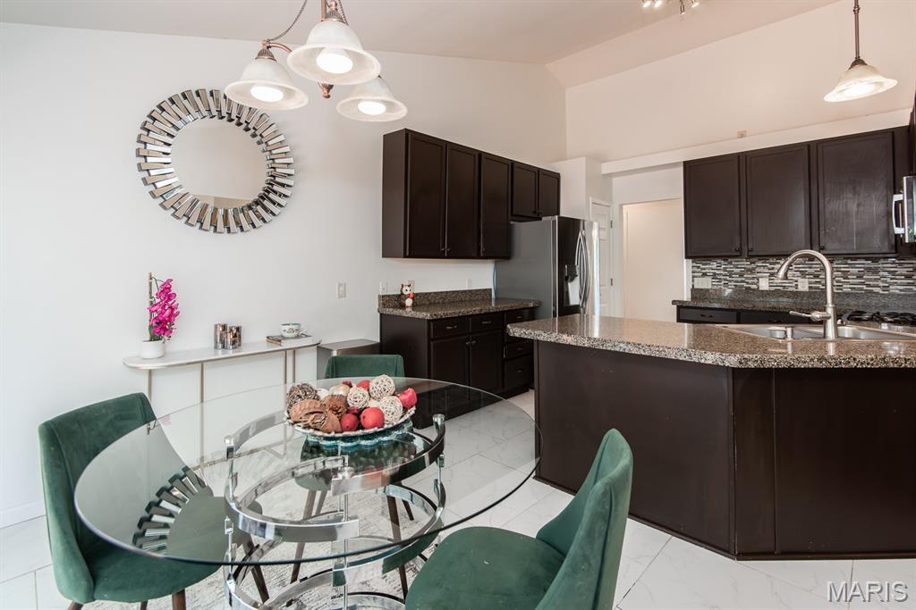 Ballwin, Missouri 63021, United States, 4 Bedrooms Bedrooms, ,3 BathroomsBathrooms,Residential,Pending,222787