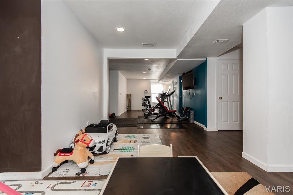 Ballwin, Missouri 63021, United States, 4 Bedrooms Bedrooms, ,3 BathroomsBathrooms,Residential,Pending,222787