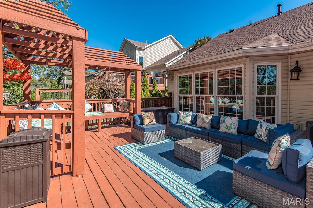 Ballwin, Missouri 63021, United States, 4 Bedrooms Bedrooms, ,3 BathroomsBathrooms,Residential,Pending,222787