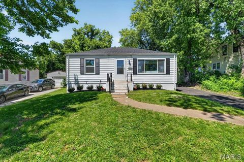 Tiny photo for 439 E Elliott Avenue, Kirkwood, MO 63122 (MLS # 26030495)