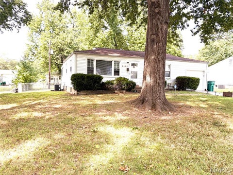 Photo of 651 Gleason Drive, St Louis, MO 63137 (MLS # 26058609)