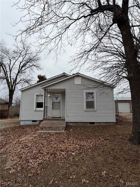 Photo of 2710 Oakmoore Drive, Poplar Bluff, MO 63901 (MLS # 25081356)
