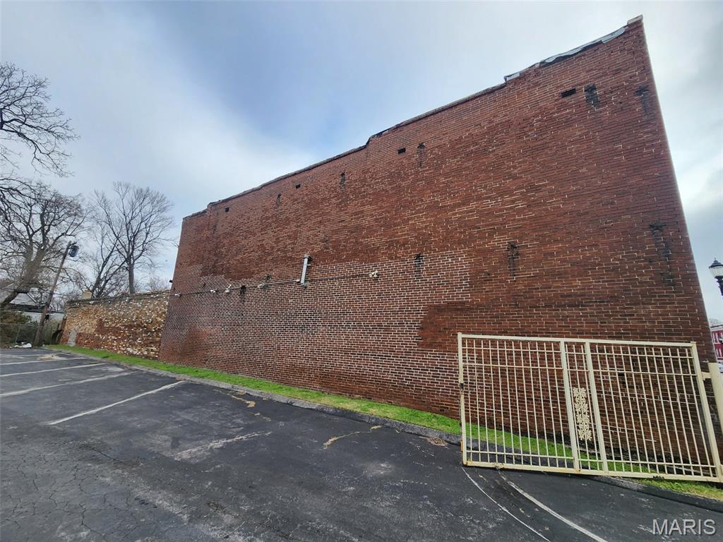 Lucas & Hunt Add - Commercial Sale