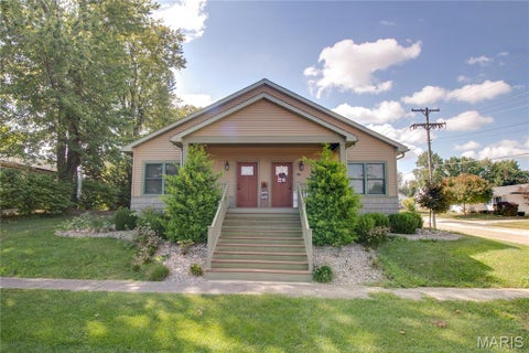Photo of 327 W Adams Street, Pittsfield, IL 62363 (MLS # 26055584)