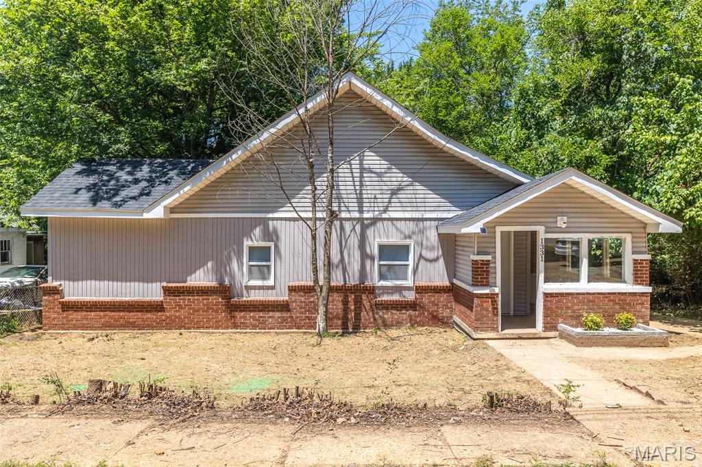 Photo 1 of 15 — 1331 Benton Street, Poplar Bluff, MO 63901