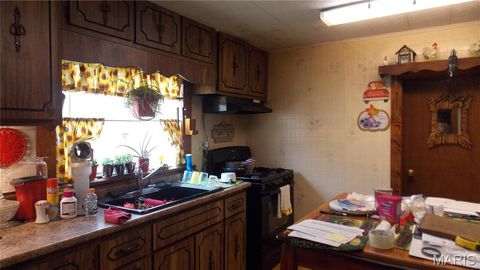 Tiny photo for 1029 Nooney Street, Poplar Bluff, MO 63901 (MLS # 26018895)