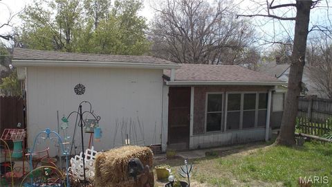 Tiny photo for 1029 Nooney Street, Poplar Bluff, MO 63901 (MLS # 26018895)