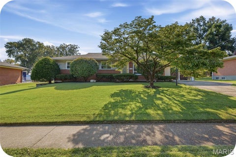 Photo of 9132 Clydesdale Drive, St Louis, MO 63126 (MLS # 26059773)