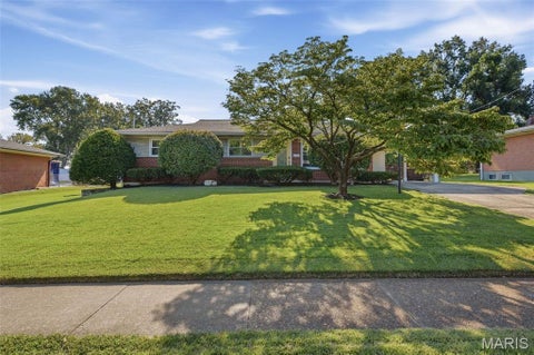 Photo of 9132 Clydesdale Drive, St Louis, MO 63126 (MLS # 26059773)