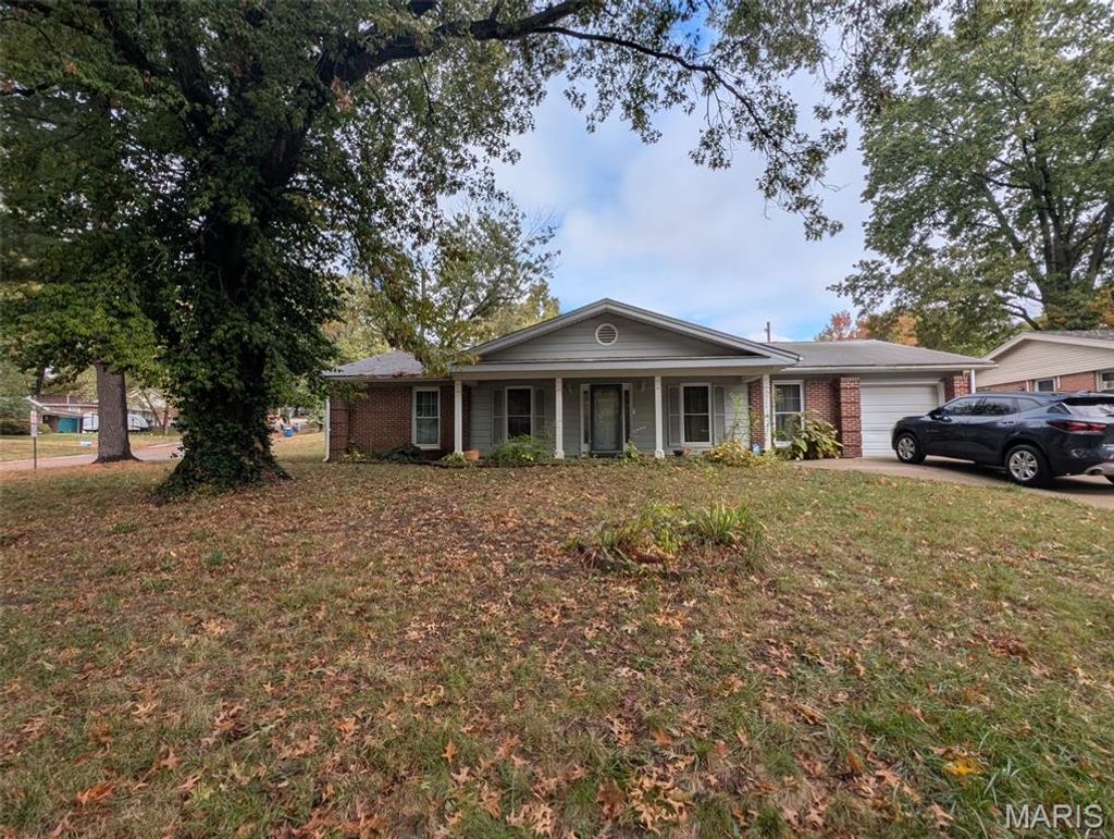 Photo of 1315 Hendrick Drive, St Louis, MO 63135 (MLS # 25073068)