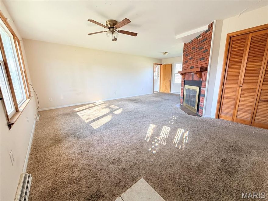 2 BDRM 1 BATH BRICK HOME - Ready for your updates. Flippers, Investors and landlords - schedule your showing today! Fenced Back Yard and 2 Car Garage in the Deep back lot. Get your showing scheduled today…