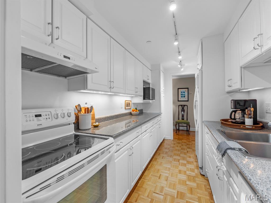 Park Tower Condo - Residential
