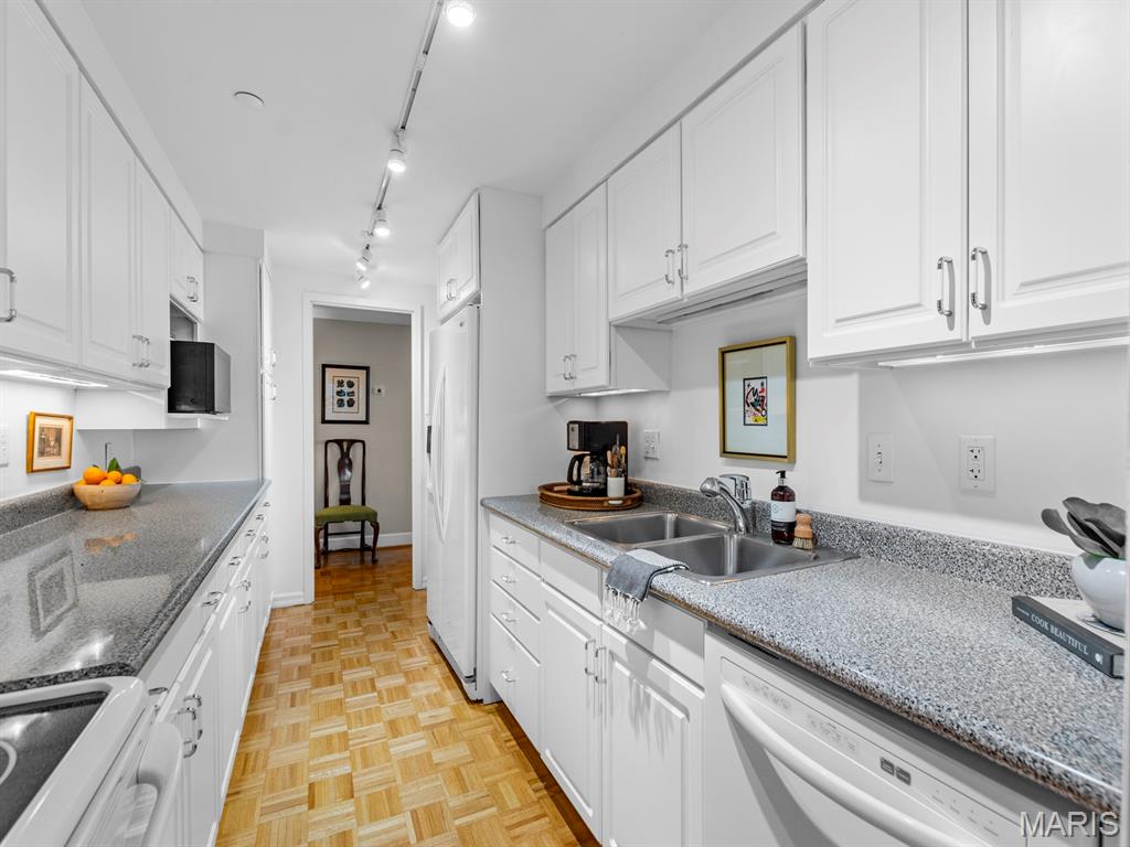Park Tower Condo - Residential