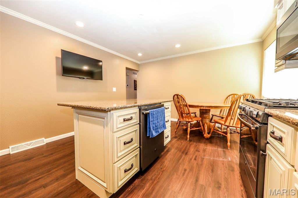 2200 Dawn Place